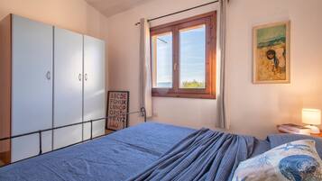 1 bedroom, free WiFi, bed sheets