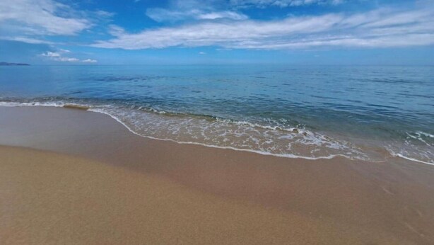 A beach with clear skies and calm water. - Holiday Home "Nuages" with Shared Pool and Private Terrace (Badesi)