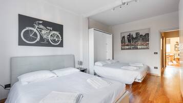 1 habitación, tabla de planchar con plancha, wifi gratis y ropa de cama