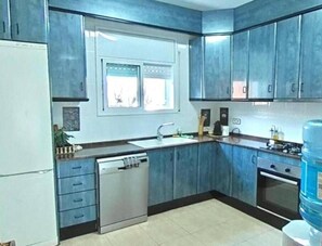 Refrigerador, microondas, parrilla de estufa y lavavajillas