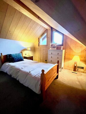 3 bedrooms, WiFi, bed sheets - Half-chalet facing the Bossons and Taconnaz glaciers (Chamonix Mont Blanc)