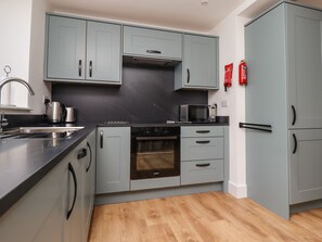 Fridge, dishwasher, electric kettle, toaster - Maywood (Seahouses)