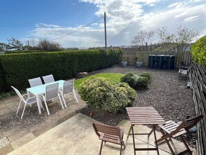 Outdoor dining - Maywood (Seahouses)
