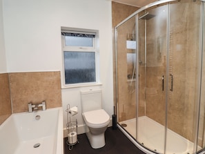 Shower - Maywood (Seahouses)