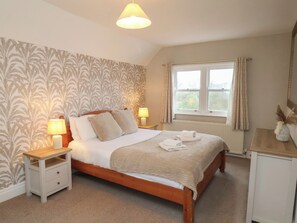 8 bedrooms, individually decorated, individually furnished, free WiFi - Manor Farmhouse (Filey)