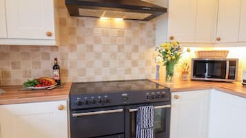 Cottage | Dapur pribadi | Lemari es, mesin pencuci piring, ketel listrik, dan pemanggang roti