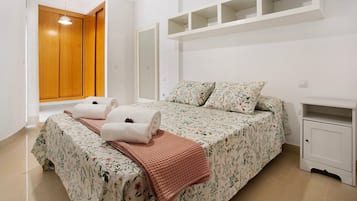 1 habitación, tabla de planchar con plancha, wifi y ropa de cama
