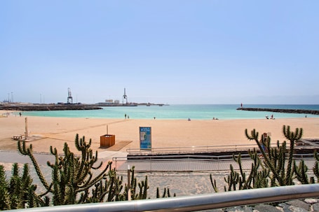 ビーチの近く. Vacation Apartment 'Puerto Playa 2' with Private Terrace