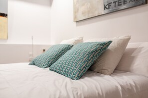 1 bedroom, free WiFi, bed sheets - Apartment 'Orange Loft' with Wi-Fi and Air Conditioning (Girona)