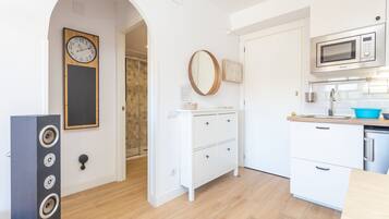 KylskÄp, mikrovÄgsugn, spishÀll och diskmaskin