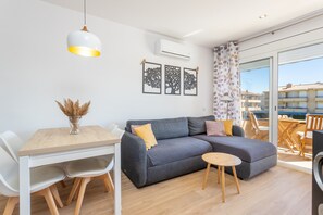 TV - Apartment 'Apartamento Tamarindos 500' located 200 m from the beach (Els Griells (Estartit))