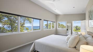 5 bedrooms, desk, iron/ironing board, free WiFi