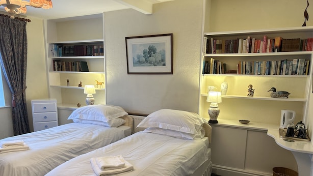 Luxury Double or Twin Room | Iron/ironing board, WiFi (free) - Lucy Cross Guest House (Richmond)