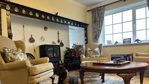 Flat-screen TV - Lucy Cross Guest House (Richmond)