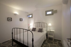 3 bedrooms - Gorgeous Villa an Oasis for 8 (Paros)