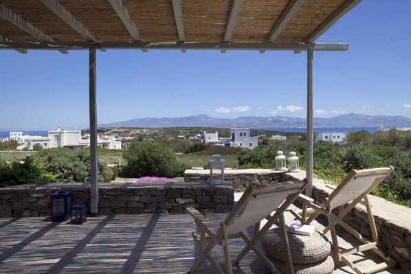 Outdoor dining - Gorgeous Villa an Oasis for 8 (Paros)