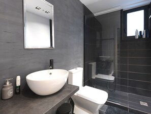 Shower - 200mb Fibre Remote Workers' Dreamhouse (Athens)