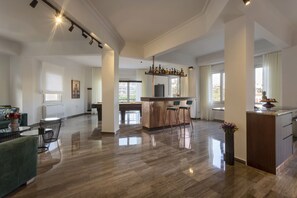 Appartement, 3 chambres, 2 salles de bains | Salle de séjour