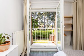 3 bedrooms, iron/ironing board, free WiFi, bed sheets