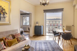 In-room dining - Aristocratic 1 BR in the Heart of Athens (Athens)