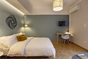 1 bedroom, bed sheets - A Rare, Eclectic, Luxurious Stay (Athens)
