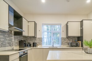 Fridge, microwave, oven, stovetop - NEW Luxury family/dog-friendly countryside retreat (Appleby-in-Westmorland)