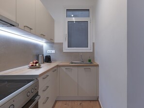 咖啡機/沖茶器、兒童餐椅、鍋具/餐盤/廚房用品