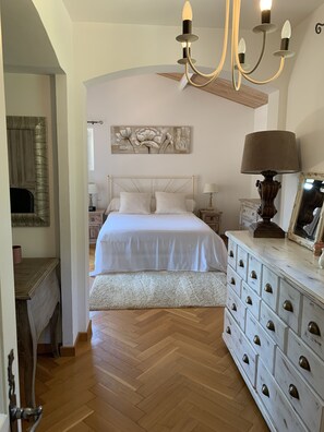 4 Schlafzimmer, Bügeleisen/Bügelbrett, kostenloses WLAN, Bettwäsche