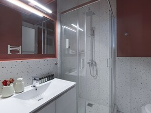 Shower dan handuk
