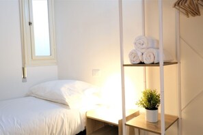 2 bedrooms, iron/ironing board, WiFi, bed sheets - Verdicchio is located in the Novoli area, a few steps from the tramway with which you can reach the center of Florence and the Santa Maria Novella station in a few minutes and close to the Florence airport, it is possible to park in the area easily.The a (Firenze)