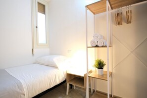 2 bedrooms, iron/ironing board, WiFi, bed sheets - Verdicchio is located in the Novoli area, a few steps from the tramway with which you can reach the center of Florence and the Santa Maria Novella station in a few minutes and close to the Florence airport, it is possible to park in the area easily.The a (Firenze)