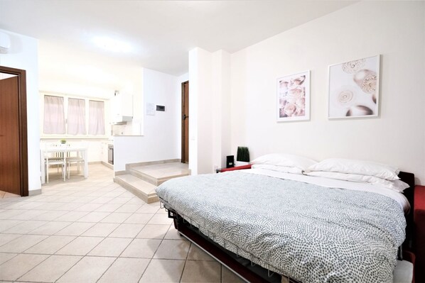 2 bedrooms, iron/ironing board, WiFi, bed sheets