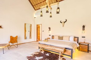 9 bedrooms, desk, iron/ironing board, WiFi