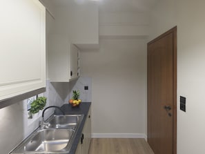 Microwave, dishwasher, coffee/tea maker, cookware/dishes/utensils - Urban Luxury in the Heart of Athens (Athens)