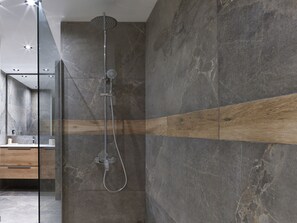 Shower - Urban Luxury in the Heart of Athens (Athens)