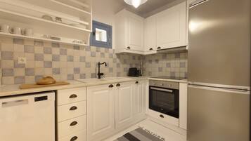Cookware/dishes/utensils