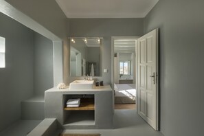 Shower - Stunning Beachfront 3BR Villa (Paros)