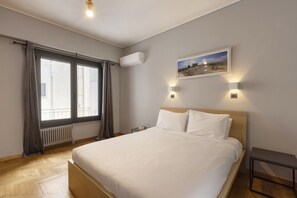 3 bedrooms - 3BR Top Floor APT in Pedion Areos (Athens)