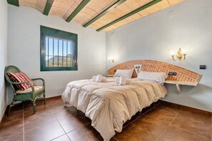 5 bedrooms, free WiFi, bed sheets