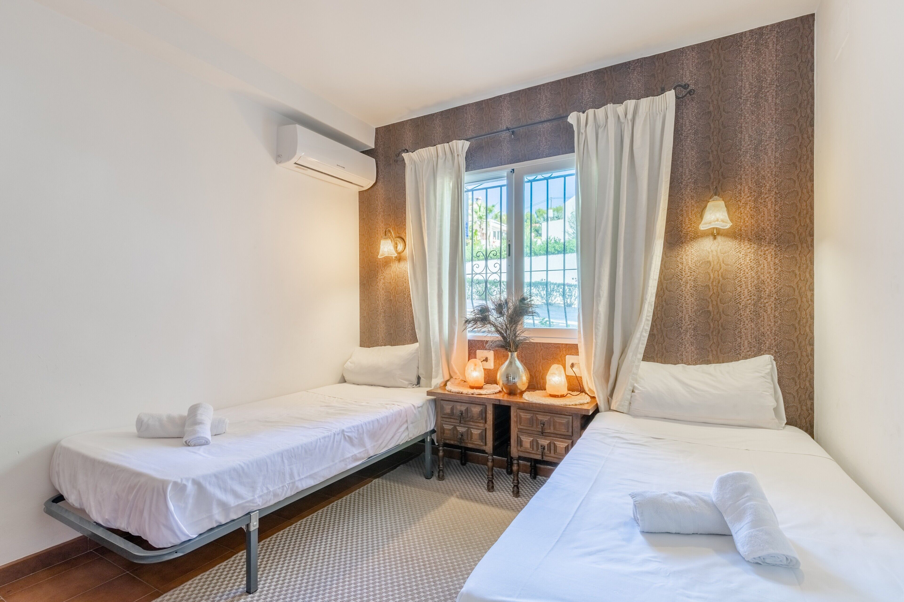 2 slaapkamers, een strijkplank/strijkijzer, gratis wifi, beddengoed