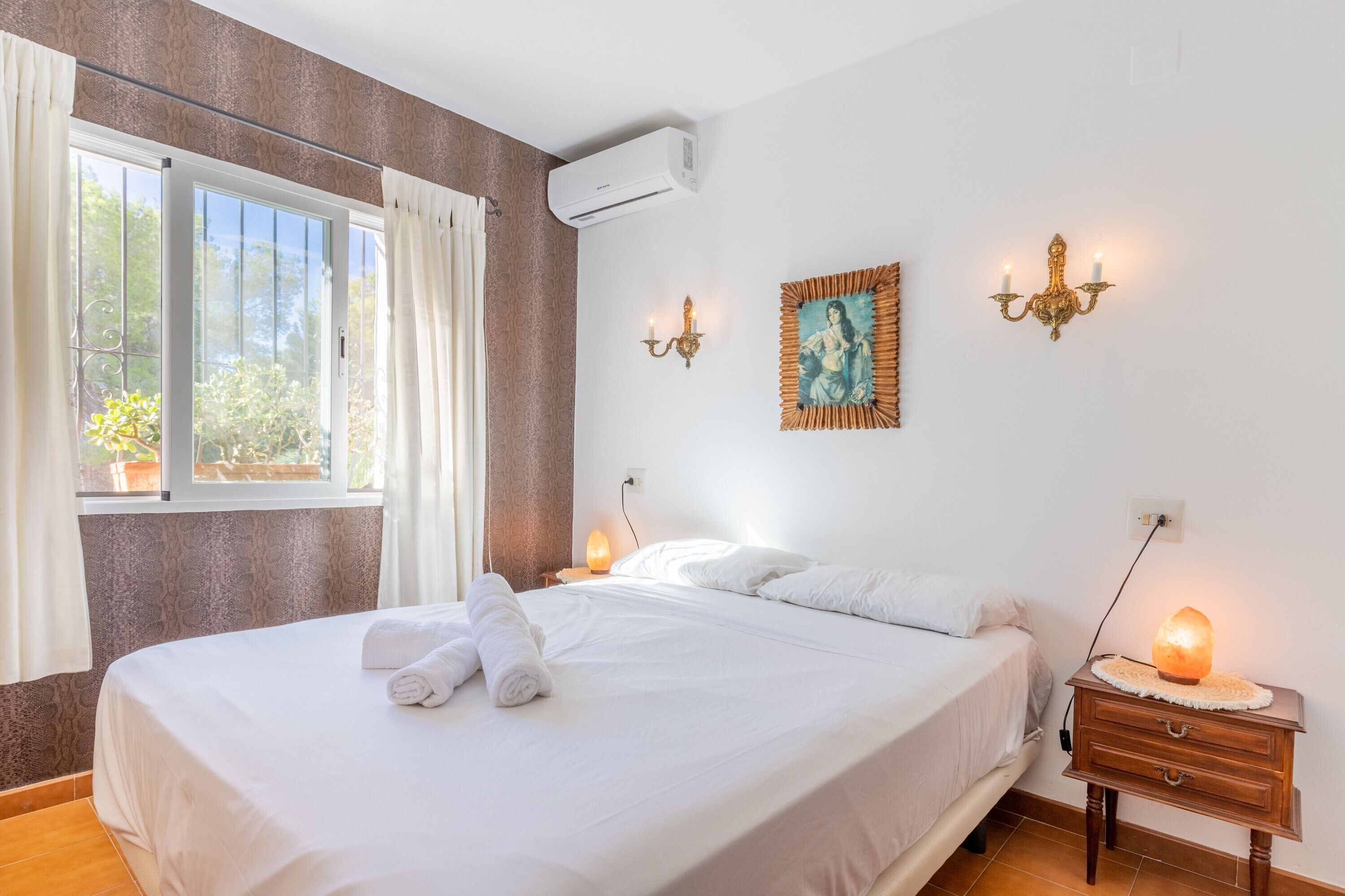 2 slaapkamers, een strijkplank/strijkijzer, gratis wifi, beddengoed