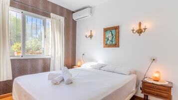 2 slaapkamers, een strijkplank/strijkijzer, gratis wifi, beddengoed