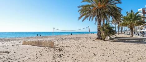 Una spiaggia nelle vicinanze