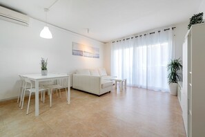 TV - Apartment 'Center Beach Calafell' with Balcony, Wi-Fi and Air Conditioning (Calafell)