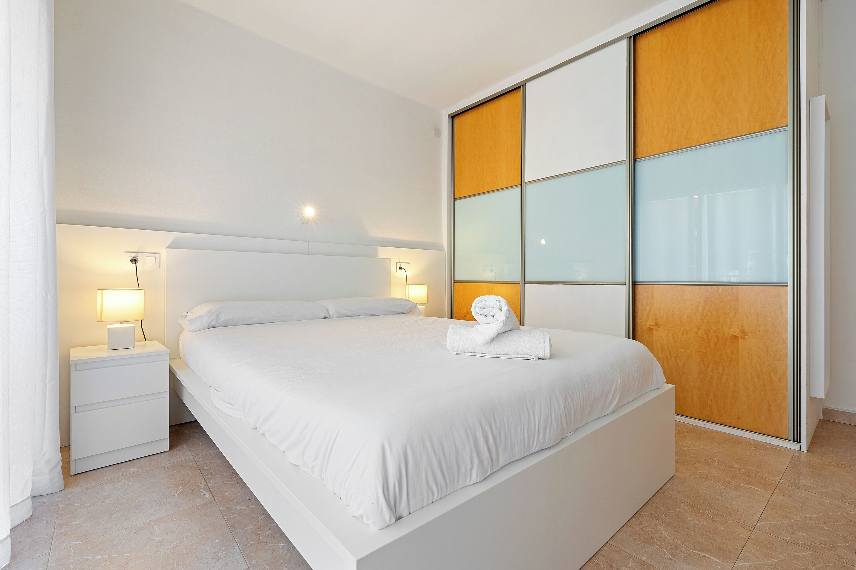 1 slaapkamer, een strijkplank/strijkijzer, gratis wifi, beddengoed