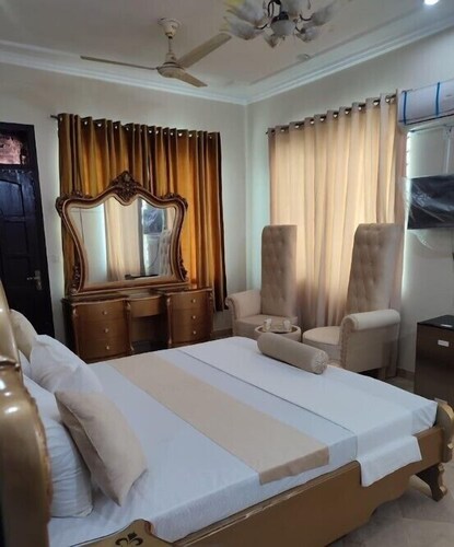 Royal Blue Inn Guest House E-11