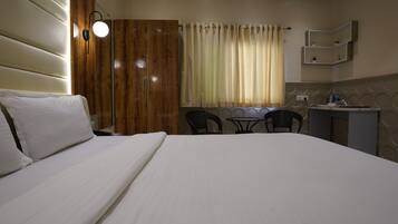 Habitación Deluxe | 1 habitación, escritorio, espacio para trabajar con laptop y wifi