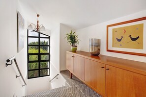 Interior - Holiday Home 'Casa Do Lenhador' with Sea View, Private Garden and Wi-Fi (Canhas)