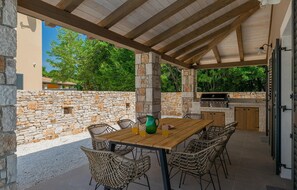 Outdoor dining - Pet friendly home in Svetvincenat (Svetvincenat)