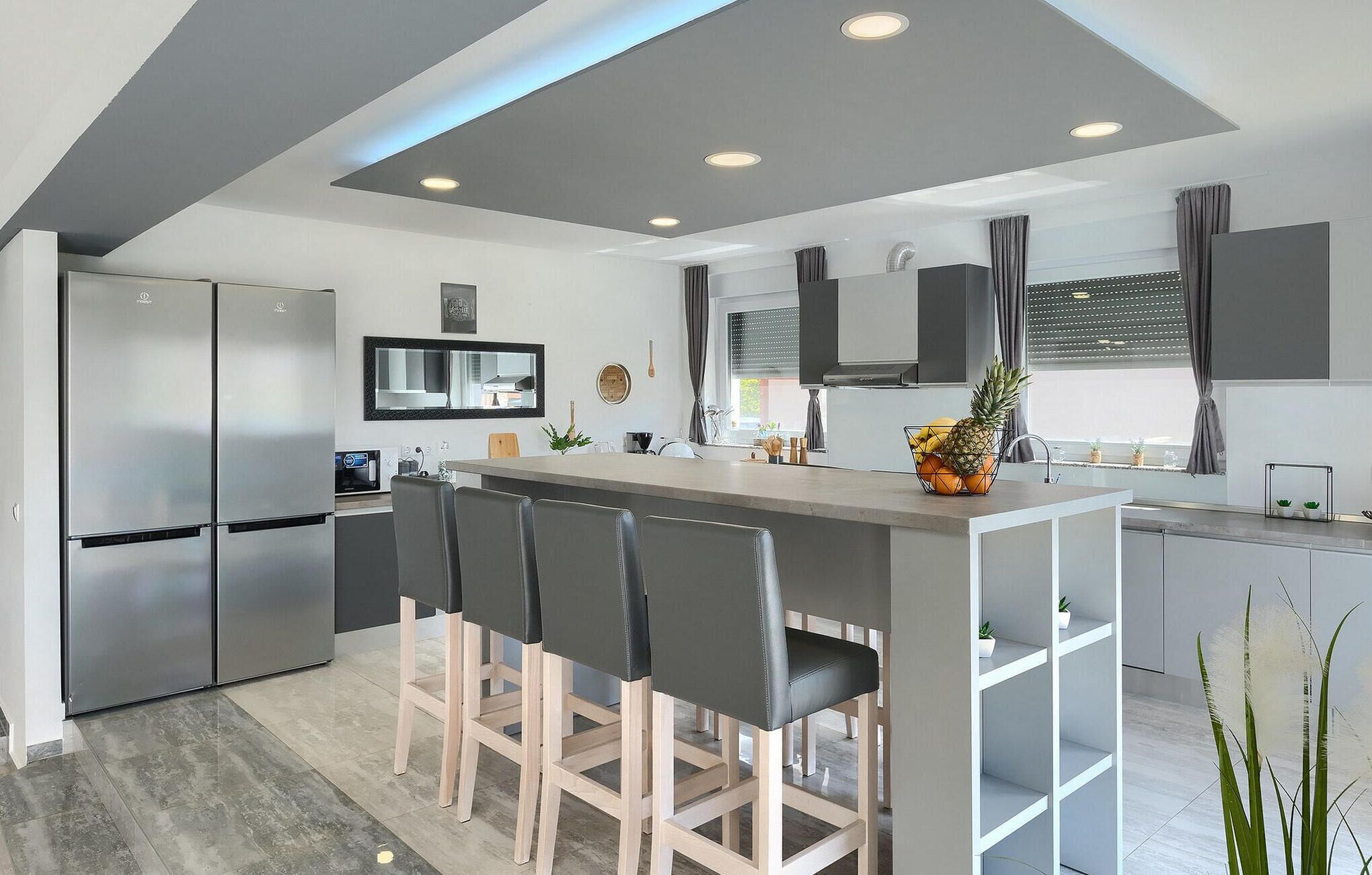 Kjøleskap, ovn, oppvaskmaskin og kaffetrakter/tekoker